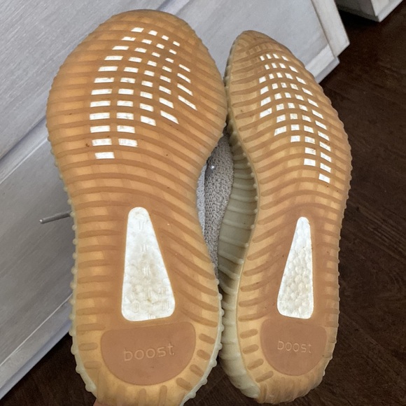 Yeezy Boost 350 V2 in Sesame - Picture 9 of 11